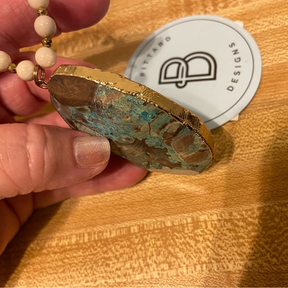 Stunning Agate Statement Necklace by Betsy Pittard - Picture 7 of 10